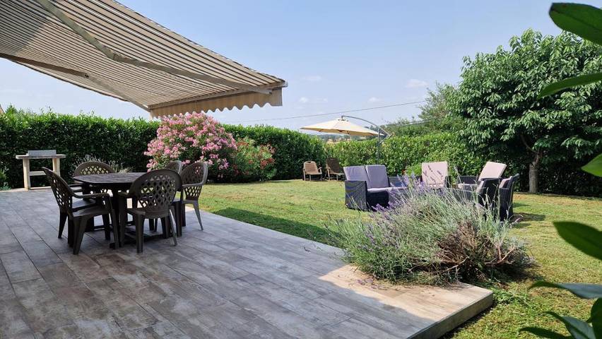 Gîte pour 2 personnes, avec terrasse ainsi que jardin et vue à Lempaut - 3