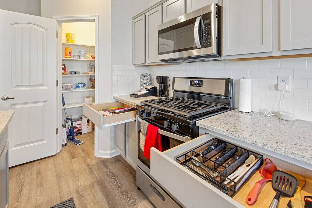 Charming Retreat 30 Minutes from Vibrant New Orleans - Ideal Short-Term Rental! in Lake Pontchartrain