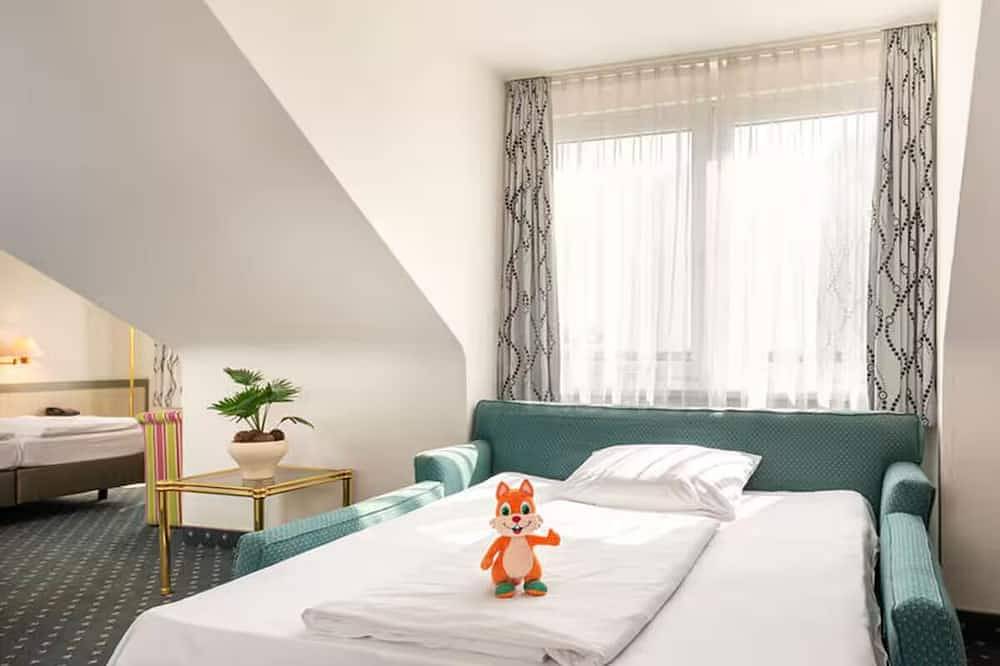 Smart Stay in Hockenheim | Triple Room | Pets Allowed | Hockenheimring - 2.8 mi in Hockenheimring, Reilingen