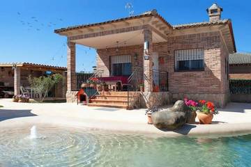 Gîte pour 4 personnes, avec terrasse et jardin, animaux acceptés à Escalona