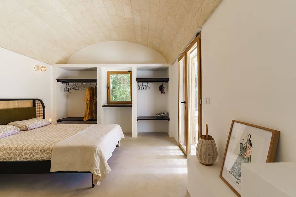 Villa Jolie with private pool - enclosed garden - total privacy in San Vito dei Normanni, Salento