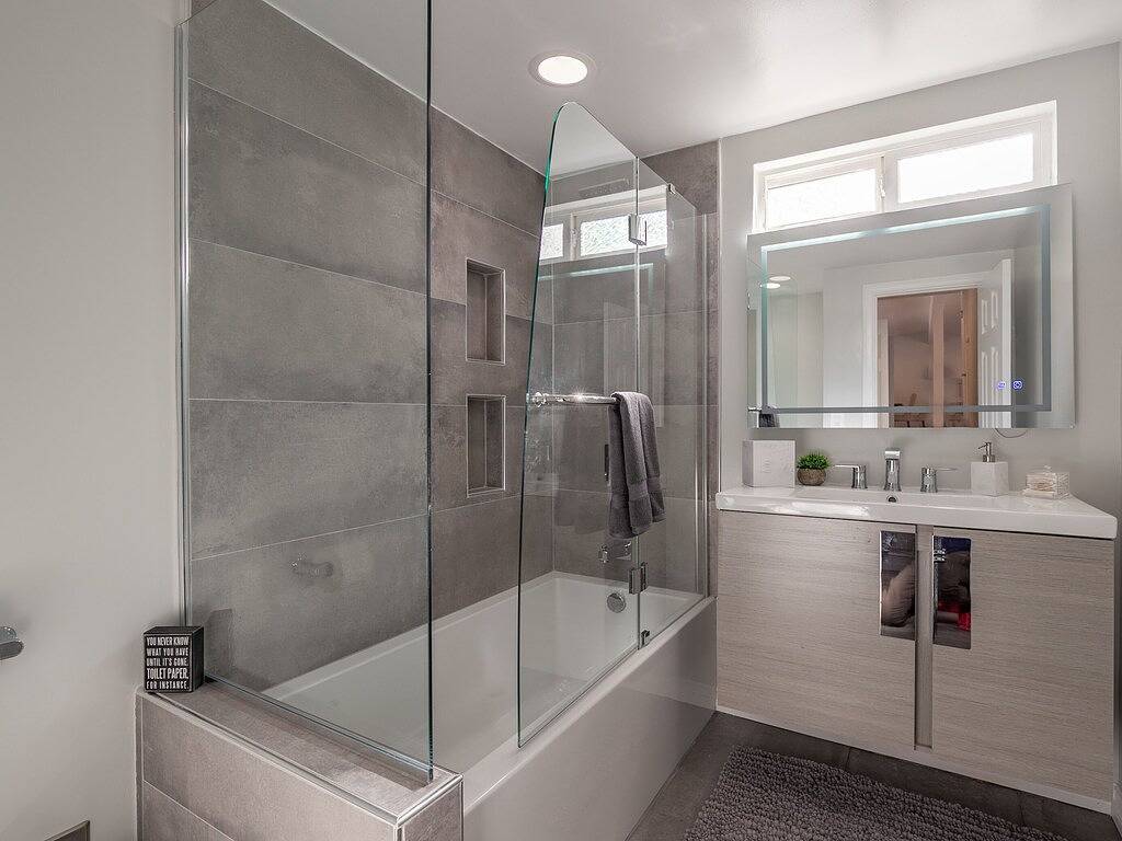 Chic Villa by Topanga Canyon - Smart Home - Hillside, Hot-Tub, Parking, Office in Los Angeles, San Fernando Valley