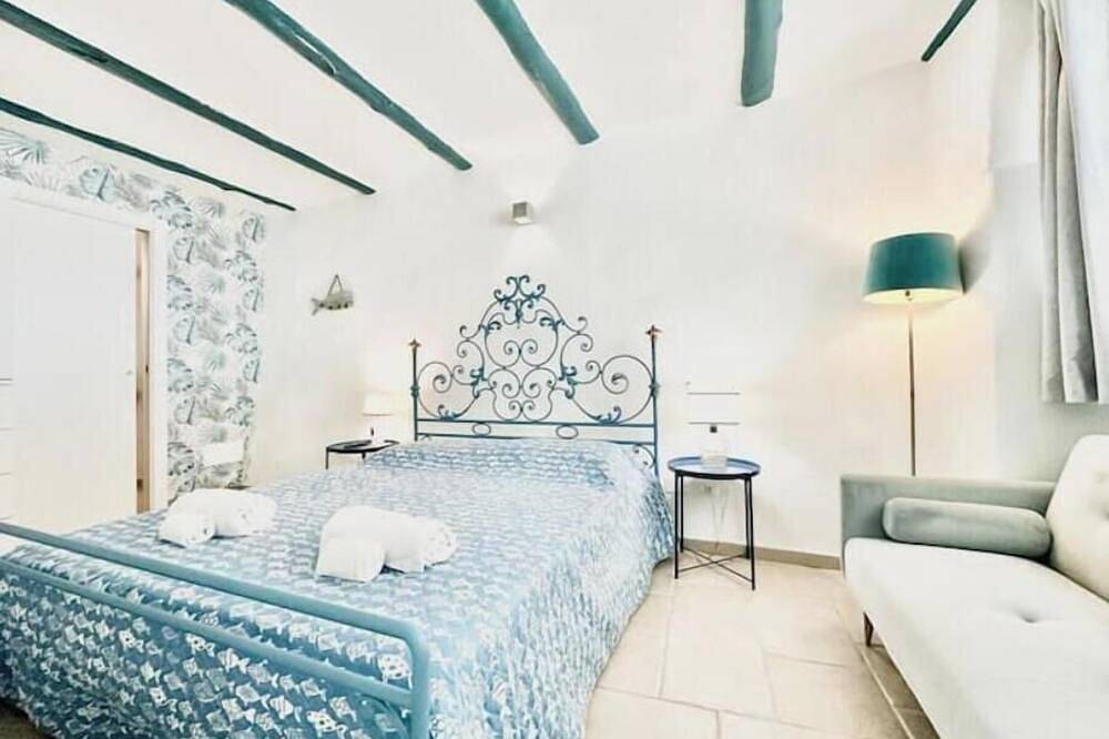 Entire apartment, Hostdomus - Varigotti Suite in Varigotti, Finale Ligure Municipality