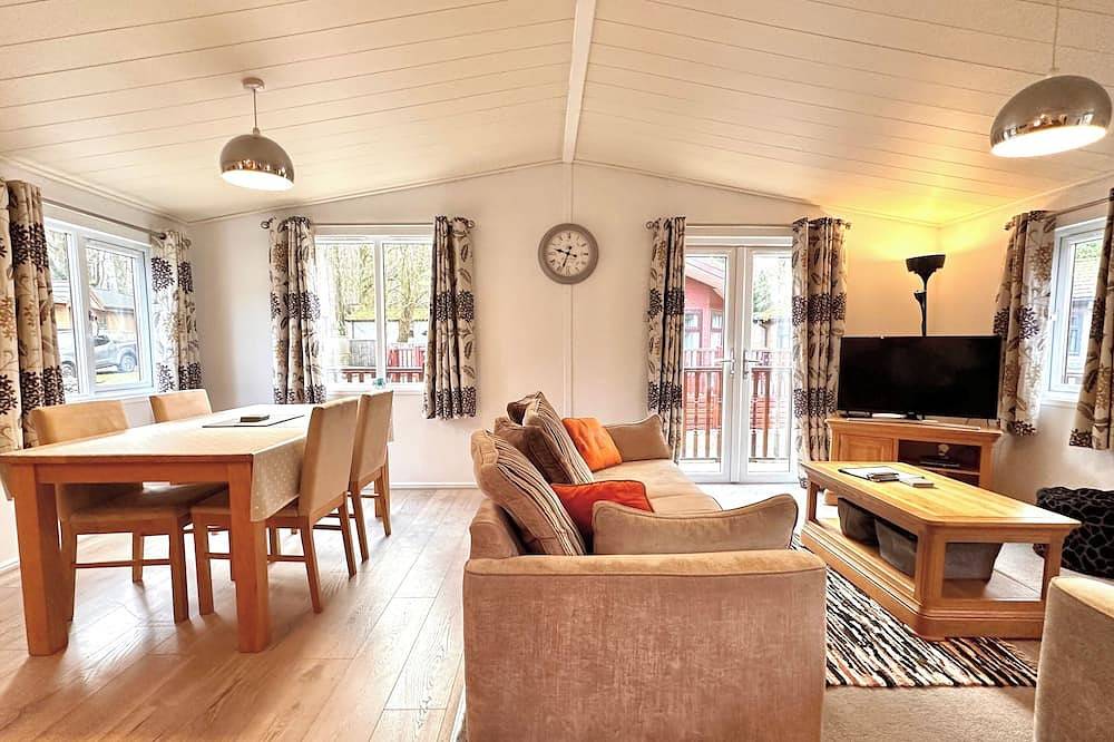 Lakeside 15 – Stunning Lodge on White Cross Bay, Lake Windermere (No Pets) in White Cross Bay, Lake District