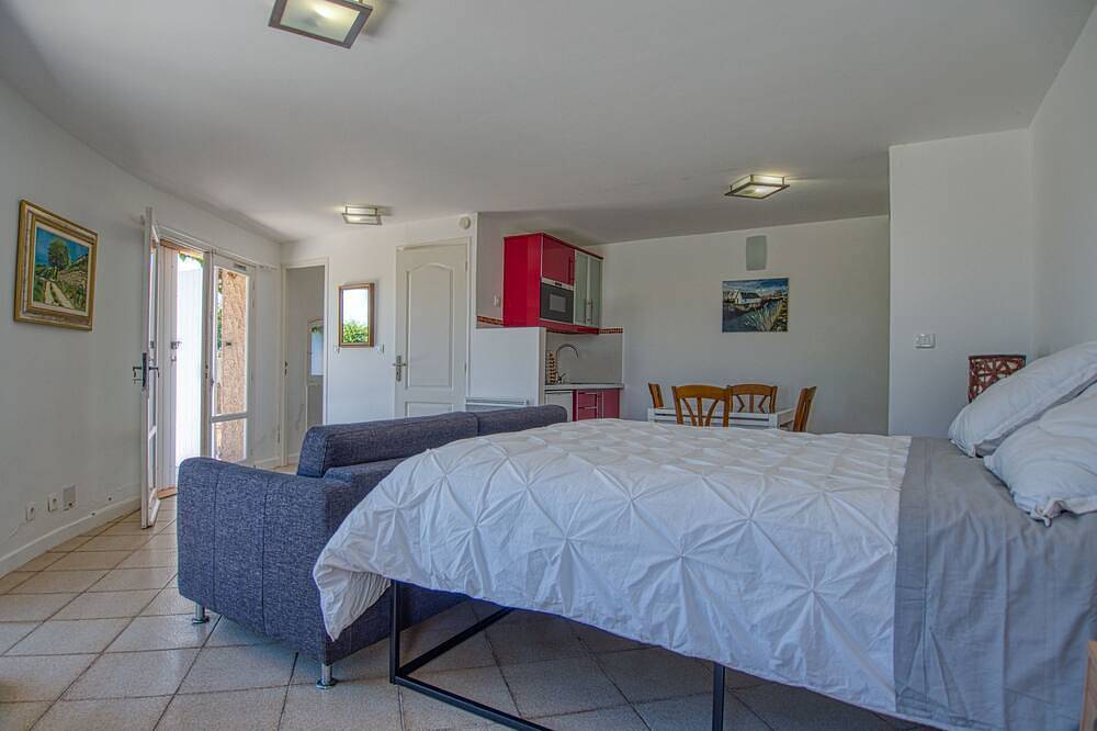 Villa Avec Terrain de Tennis Privé et Piscine in Cucuron, Regionaler Naturpark Luberon