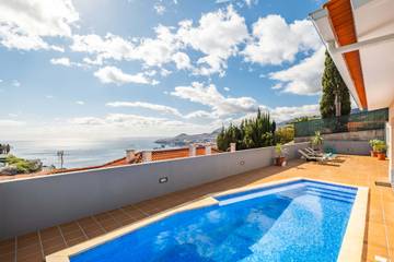 Villa With Pool for 10 People in São Gonçalo, Madeira, Photo 1