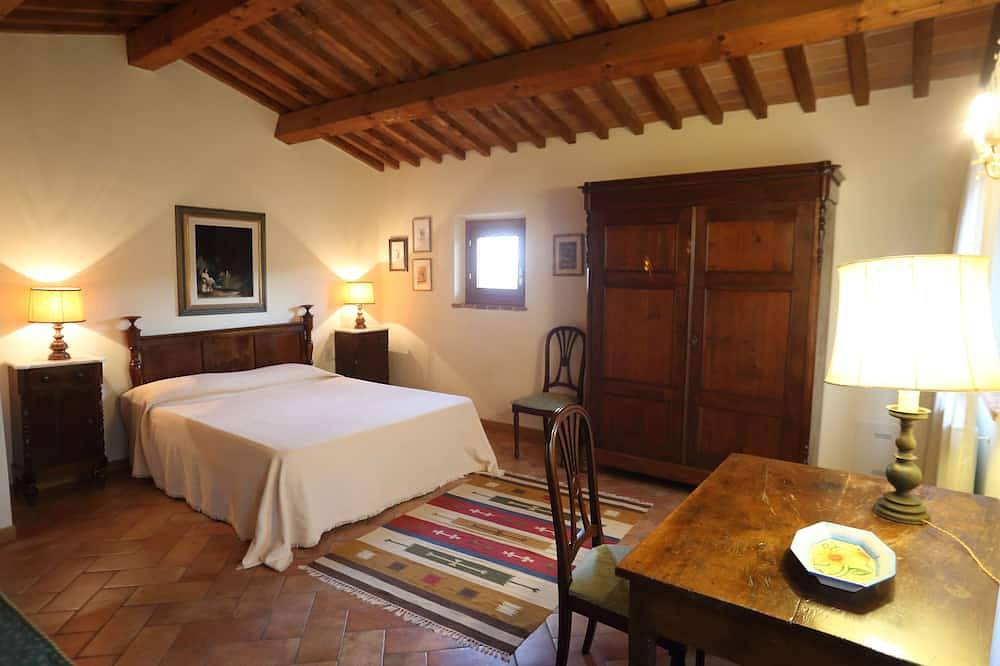 Entire apartment, Two-room apartment in old villa with pool located between Lucca and Florence in Serravalle Pistoiese, Pistoia Province