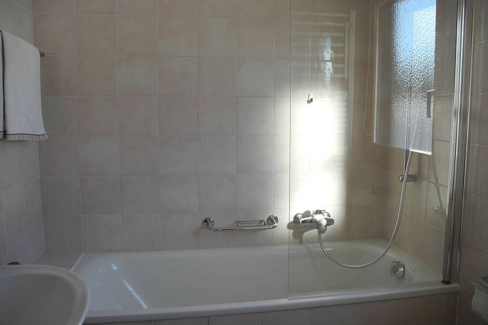 Ganze Wohnung, Diese helle Ferienwohnung (mit Terrasse) liegt in der Nähe des Dorfzentrums von Chandolin in einer r in Chandolin, Anniviers