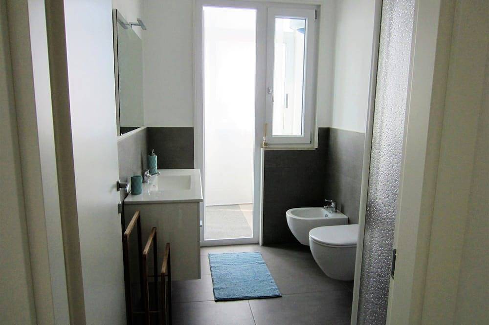Apartamento entero, ★ Apartamento Nuevo Y Moderno En El Mar - 5 Personas ★ Rimini ★ wifi gratuito in Viserba, Rímini