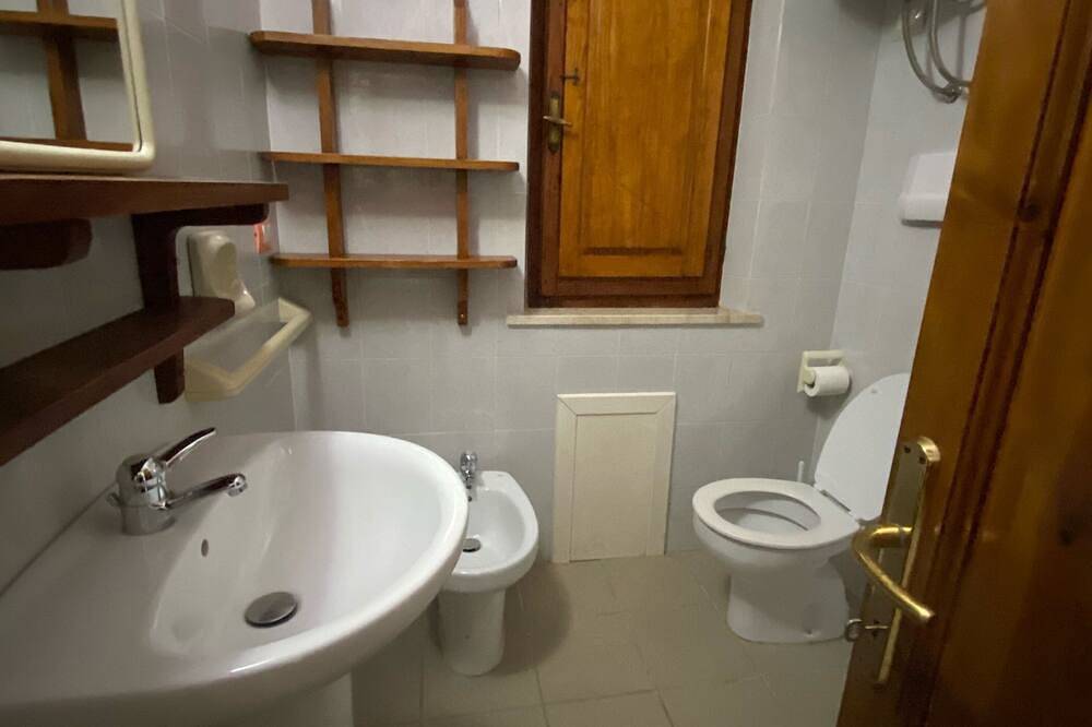 Entire apartment, Two-room apartment 2, 350 meters from the beach in Budoni, Olbia-Tempio