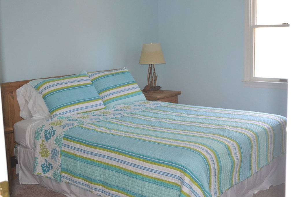 Haus am Wasser in einer ruhigen Bucht in der Mitte des Sees! 3 Kajaks, Whirlpool, Feuerstelle! in Lake Anna