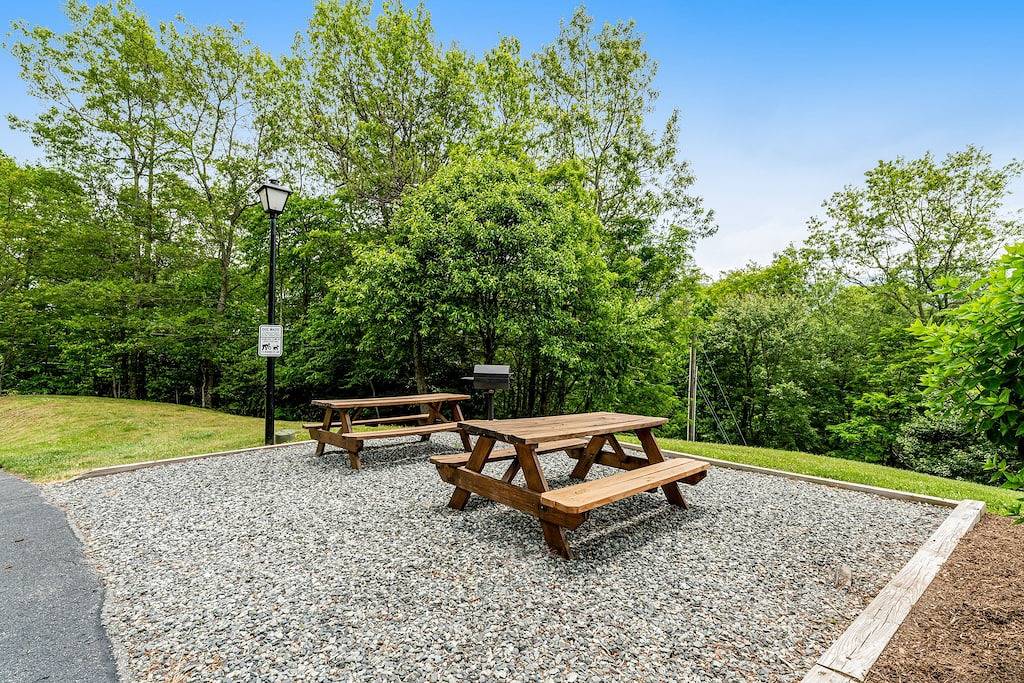 Ganze Wohnung, Beautiful home close to outdoor activities with Wifi, private washer/dryer, deck in Blue Ridge Parkway, Seven Devils