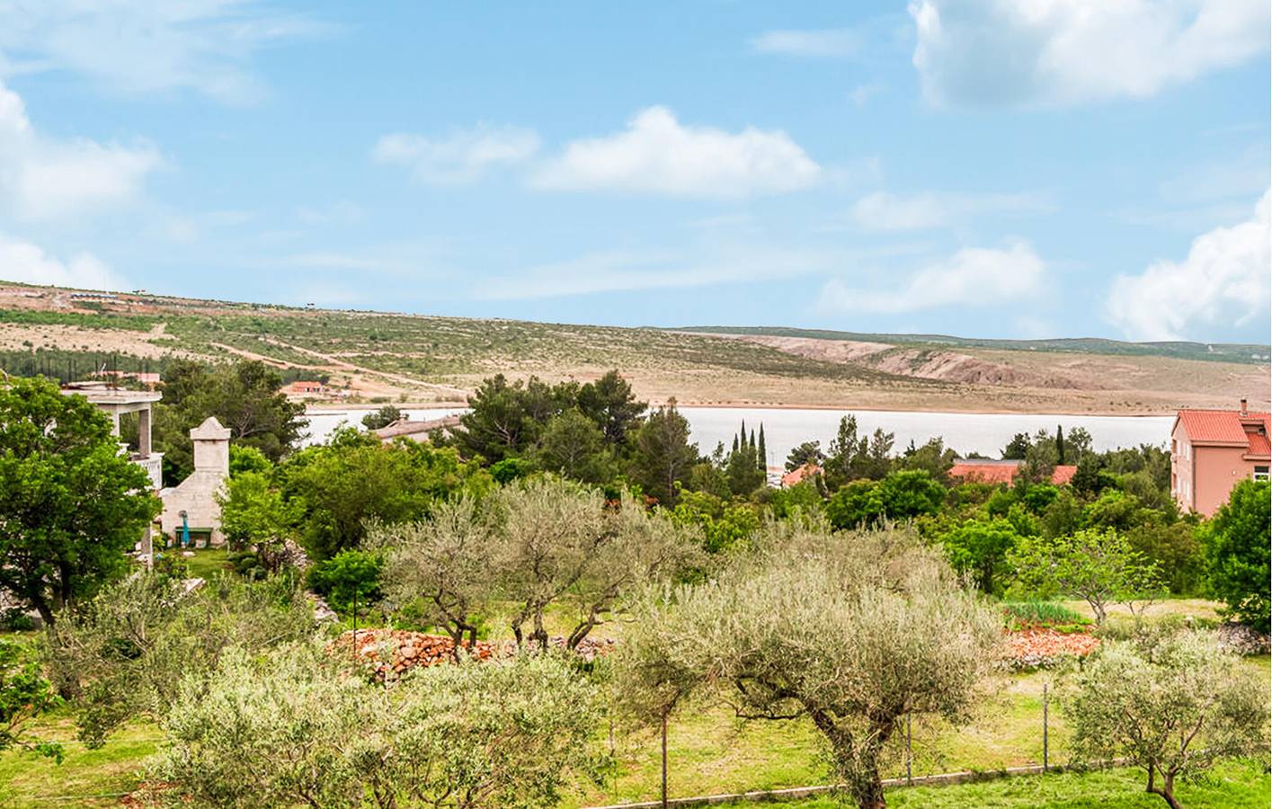 Ganze Ferienwohnung, Gemütliche Wohnung mit Terrasse, WLAN und Parkplatz, 2,5 km vom Strand entfernt in Jasenice, Zadar