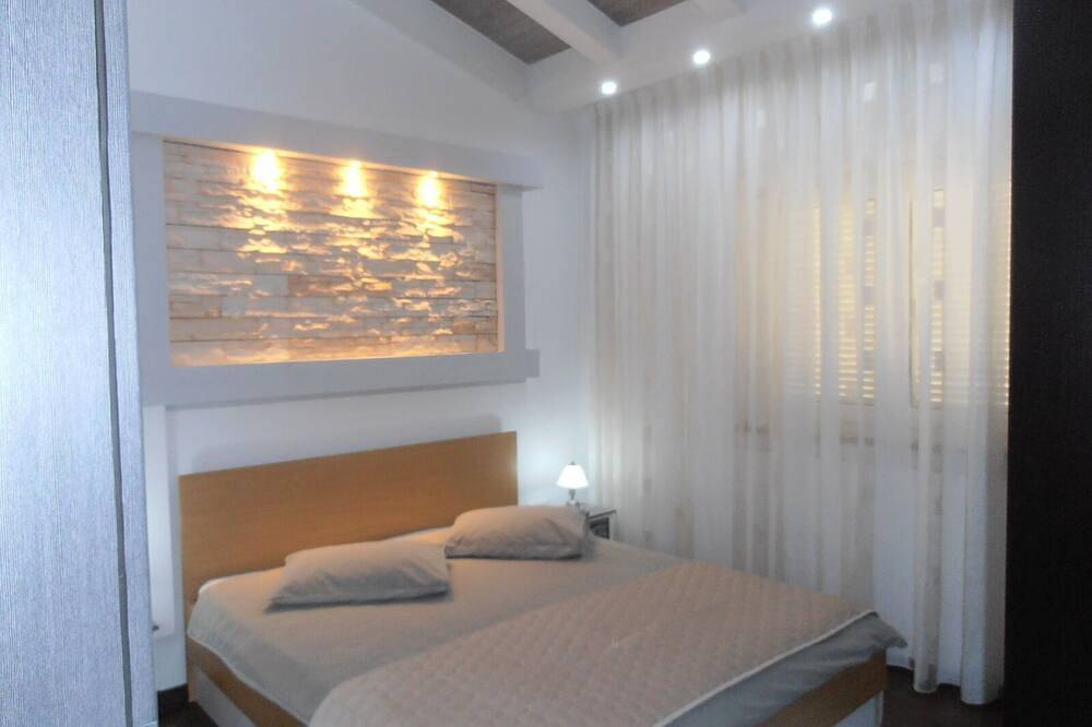 Romantic Apartment in a Detached House with Private Entrance in Pula-Medulin, Pula