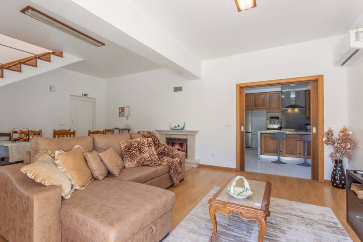 Villa 'Casa Da Tininha' with Private Garden, Wi-Fi and Air Conditioning in Aljubarrota, Leiria District