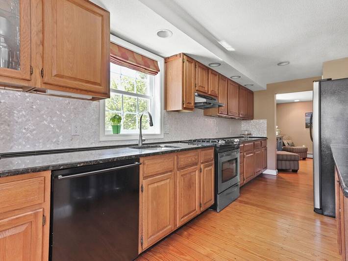 Vacation rental for 5 people, with balcony and yard in Newport