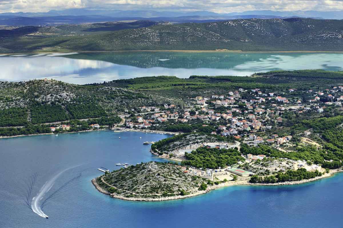 Ganze Ferienwohnung, Ferienwohnung erste Reihe zum Meer  in Drage, Zadar
