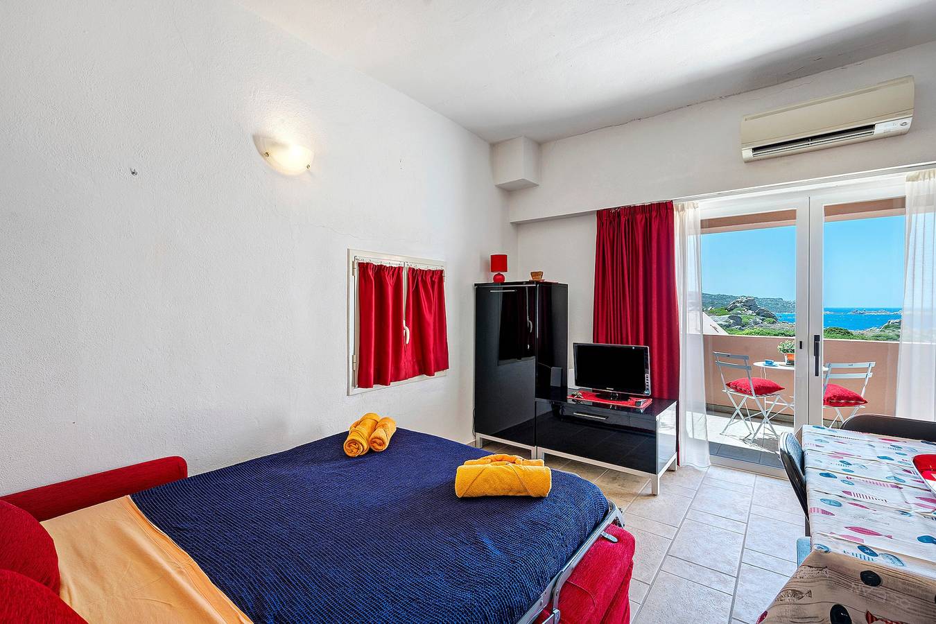Studio entier, Studio « La Terrazza Di Bonifacio » avec vue mer, Wi-Fi et climatisation in Porto Quadro, Santa Teresa Gallura