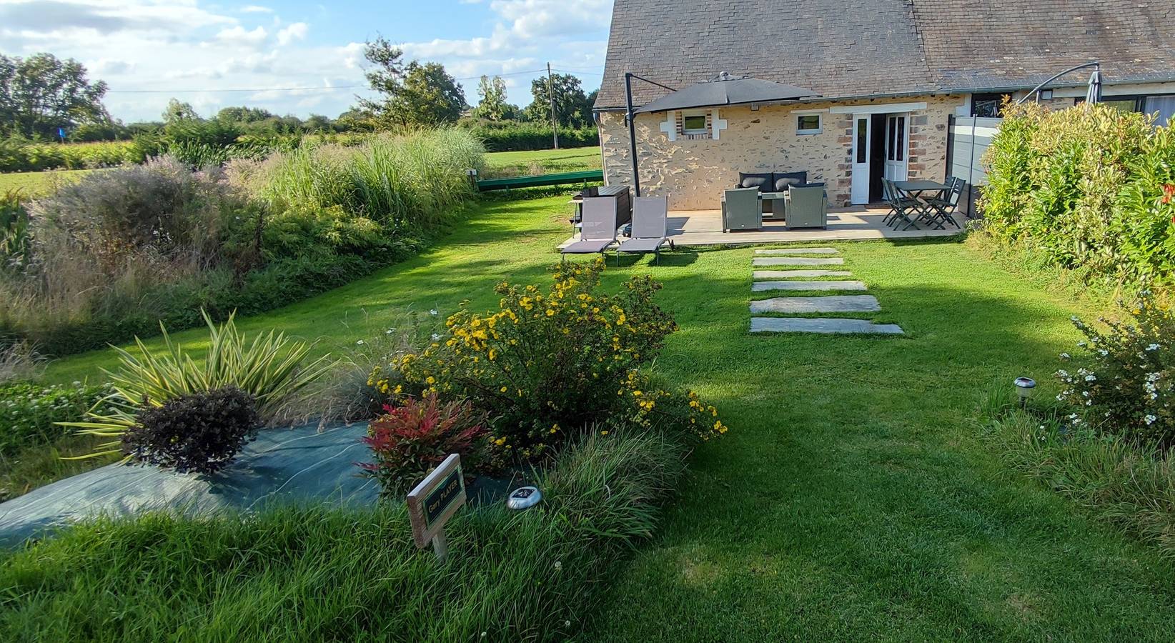 Ganzes Studio, Studio 'Golf Open Sport Gary Player' mit privater Terrasse, privatem Garten und Wlan in Château-Gontier-sur-Mayenne, Mayenne