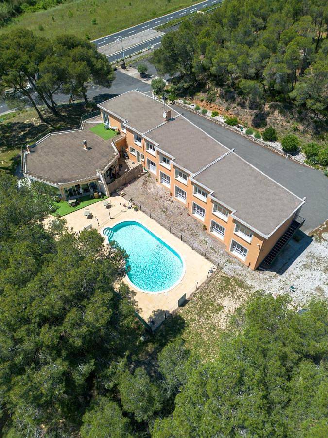 Hôtel pour 2 personnes, avec piscine ainsi que vue et jardin, animaux acceptés à Montagnac - 3