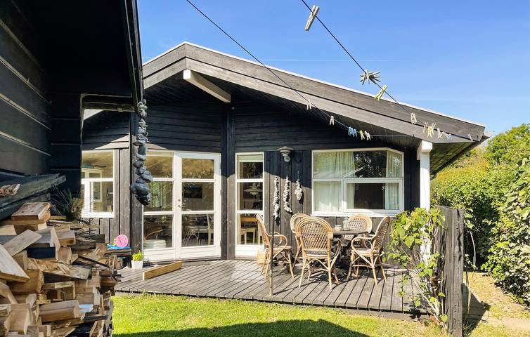 Feriehus for 6 personer, med Terrasse og Hage i Anholt