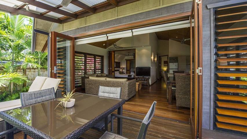 Villa for 4 people, with pool and garden as well as balcony in Magnetic Island