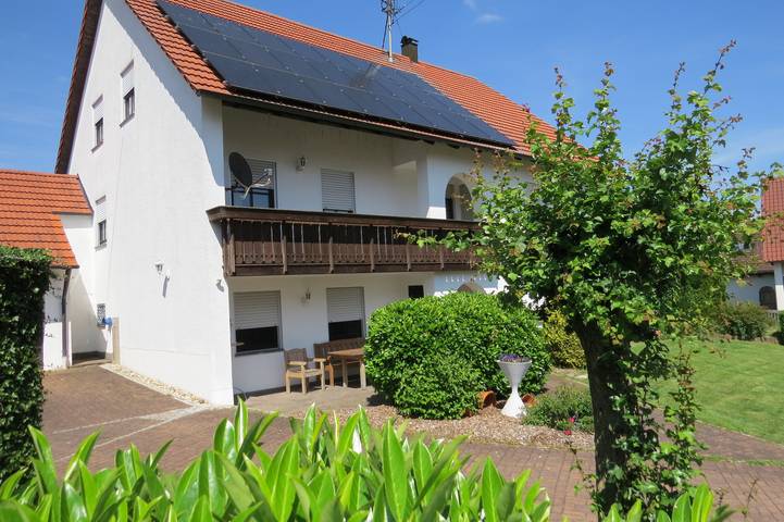Ferienwohnung für 4 Personen, mit Balkon und Balkon/Terrasse sowie Terrasse und Garten