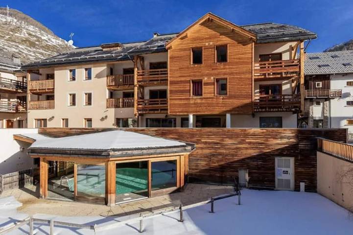 Location de vacances pour 6 personnes, avec jacuzzi ainsi que piscine et sauna, animaux acceptés à Abriès