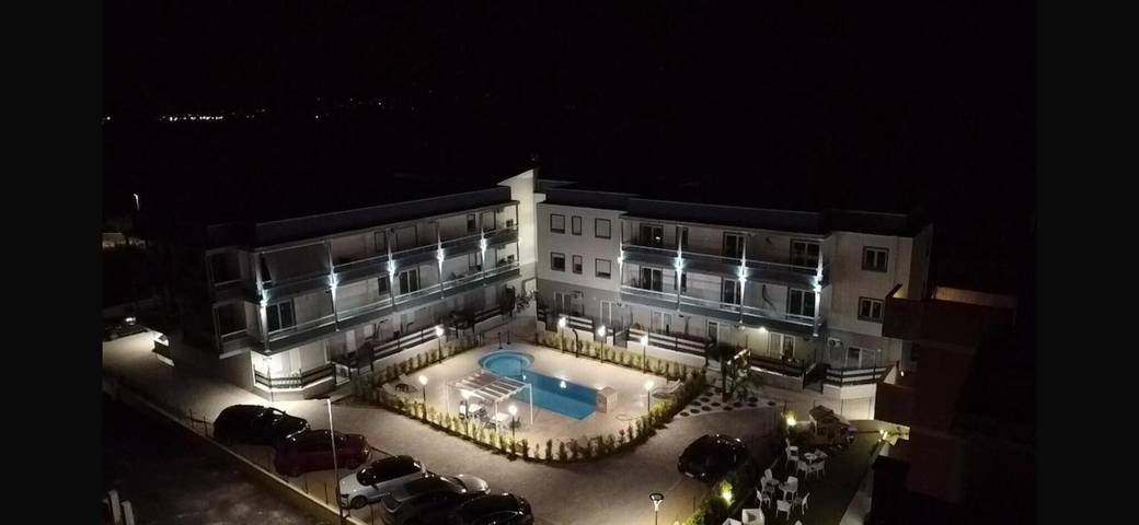 Apartamento entero, Apartamento 'Betastar Residence - Bilo E' con piscina comunitaria, Wi-Fi y aire acondicionado in Nocera Terinese, Provincia de Catanzaro