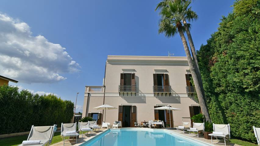 Villa con piscina per 8 persone, con Idromassaggio e Giardino nonché Sauna a Messina