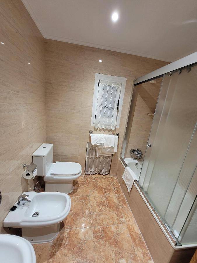 Standard Double Room with Shared Bathroom in Distrito Centro (Gijón), Gijón