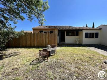 Gîte pour 2 personnes, avec jardin dans l' Aude