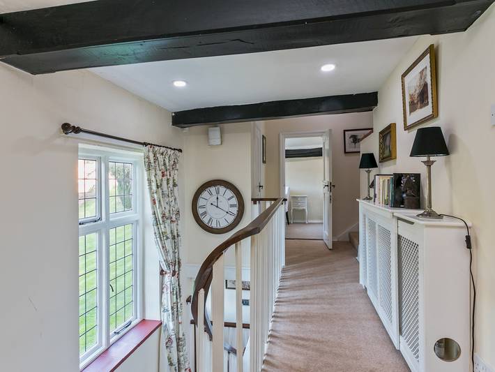 Historically Charming Home with Large Garden- Pass the Keys in Burnham, Buckinghamshire