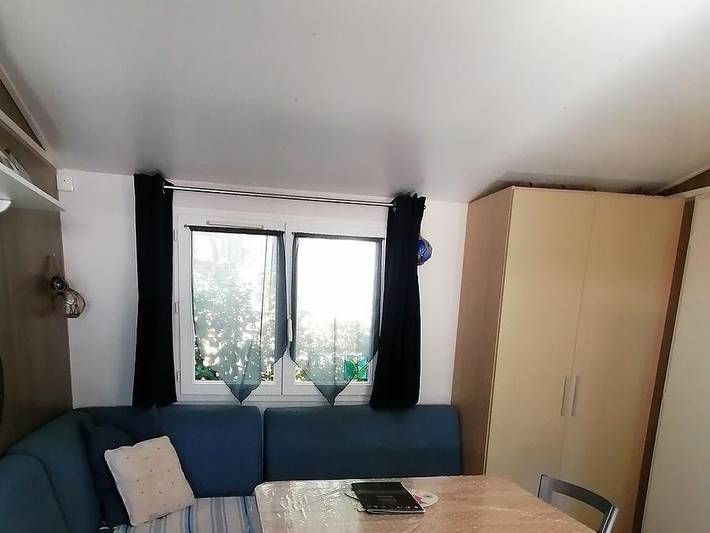 Camping Résidentiel La Pinède - Mobilheim 4 personen - Océane Confort -2 Schlafzimmer 27m²- *Klima, Terrasse, Tv*. in Castelnau-de-Guers, Mittelmeerküste (Frankreich)