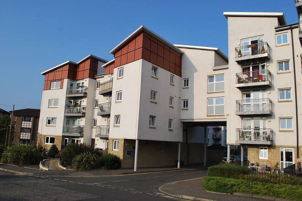 Appartamento intero, Centro Città Moderno, spazioso, 2 camere da letto, 2 bagni, ascensore, parcheggio in Leith, Edimburgo