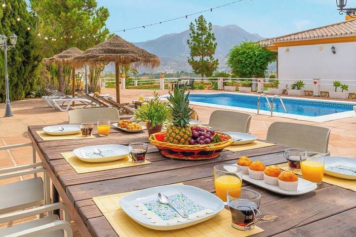 Casa rural para 8 personas, con jardín y terraza en Viñuela