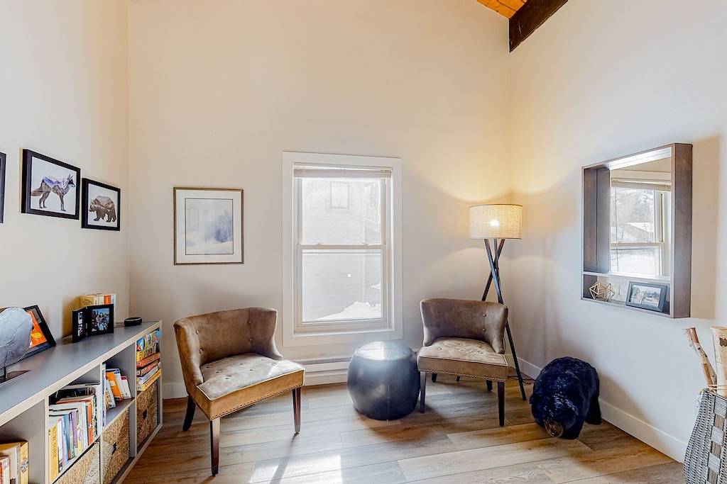 Golf Course Condo with Gas Fireplace, Wifi & Deck with Mountain Views in Eagle-Vail, Beaver Creek