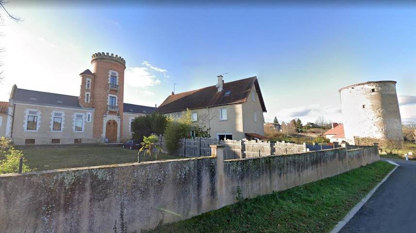 Location de vacances pour 7 personnes, avec Terrasse ainsi que Jardin et Vue à Abrest