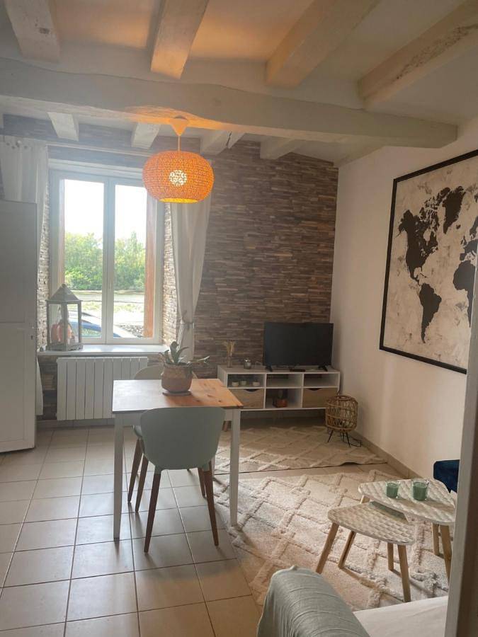 Appartement entier, One-Bedroom Apartment in Chaumont-sur-Loire, Région de Blois