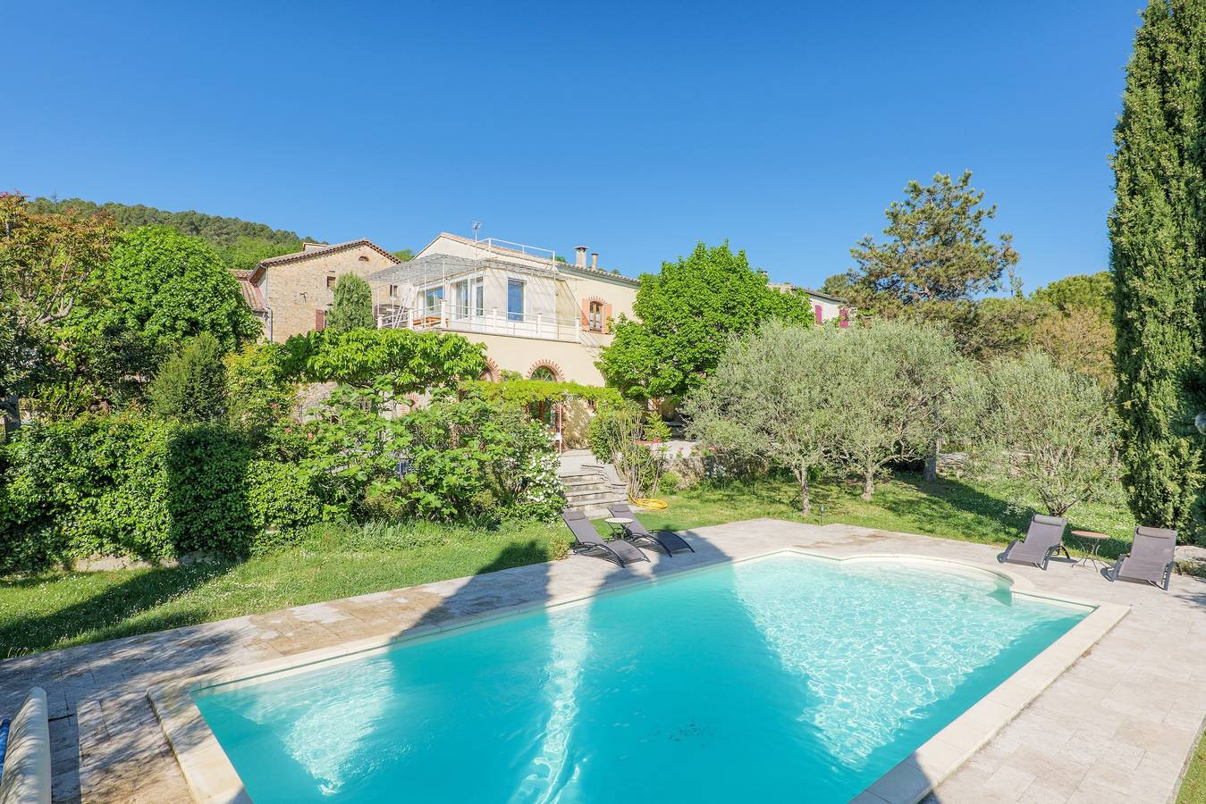 Casa vacanze "Gîte Sous La Tonnelle" al Mas du tilleul, grande piscina, terrazza privata in Courry, Cevenne