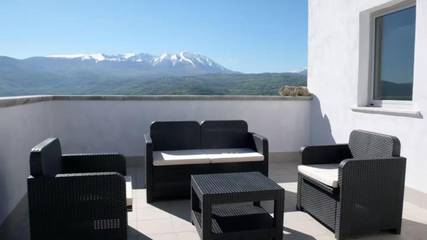 Gîte pour 8 personnes, avec vue et jardin, animaux acceptés à San Valentino in Abruzzo Citeriore