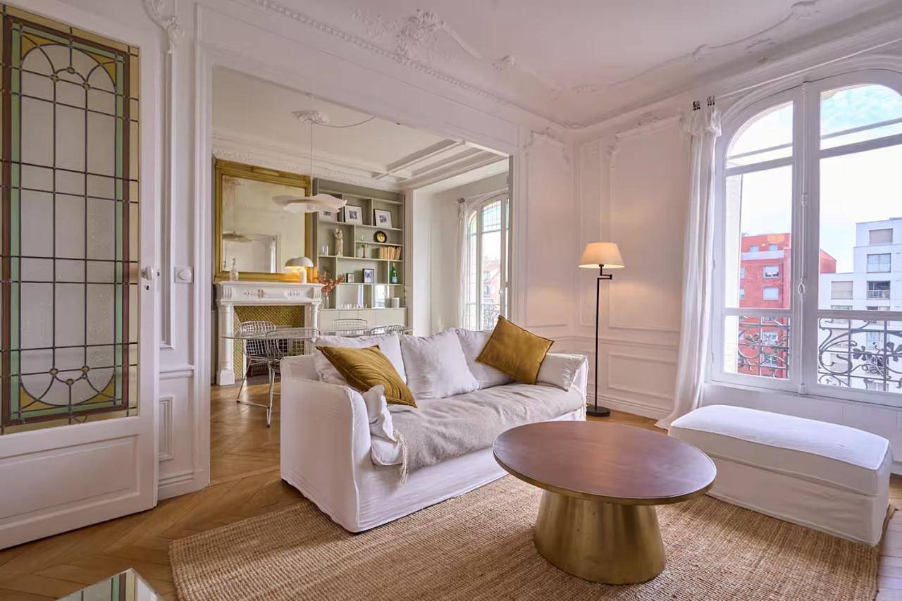 Appartement entier, Grand appartement Haussmannien à 12 min de Paris - chic spacious classic Parisian apartment in Enghien-les-Bains, Val-d'Oise