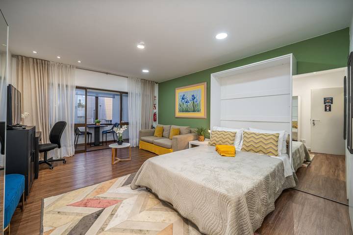 Estudio entero, Estudio 'Zizas House' con Wi-Fi y aire acondicionado in Praia da Rocha, Portimão
