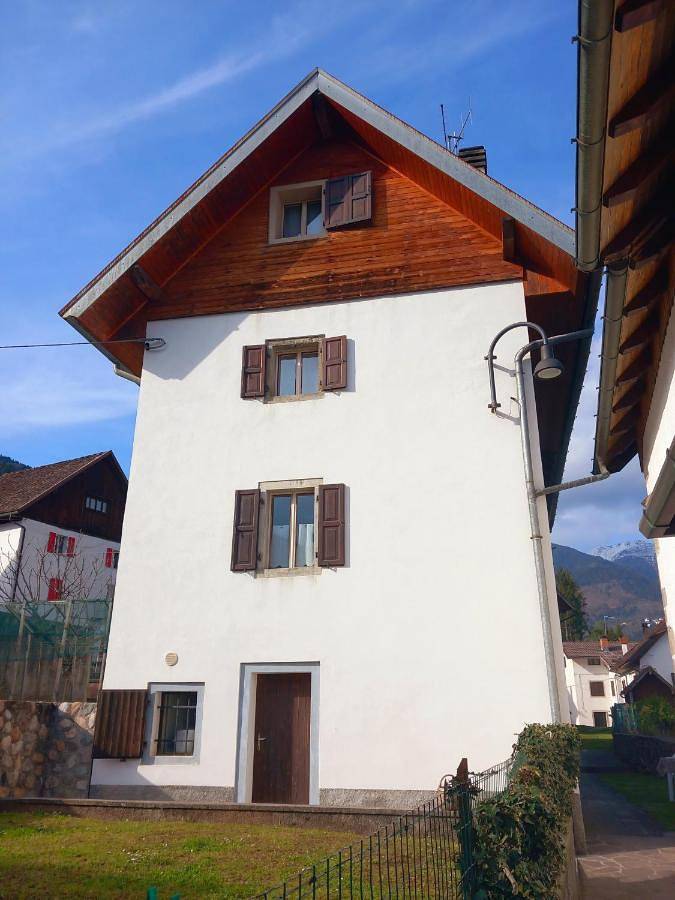 Gîte pour 5 personnes, avec vue et jardin, animaux acceptés à Ovaro - 2