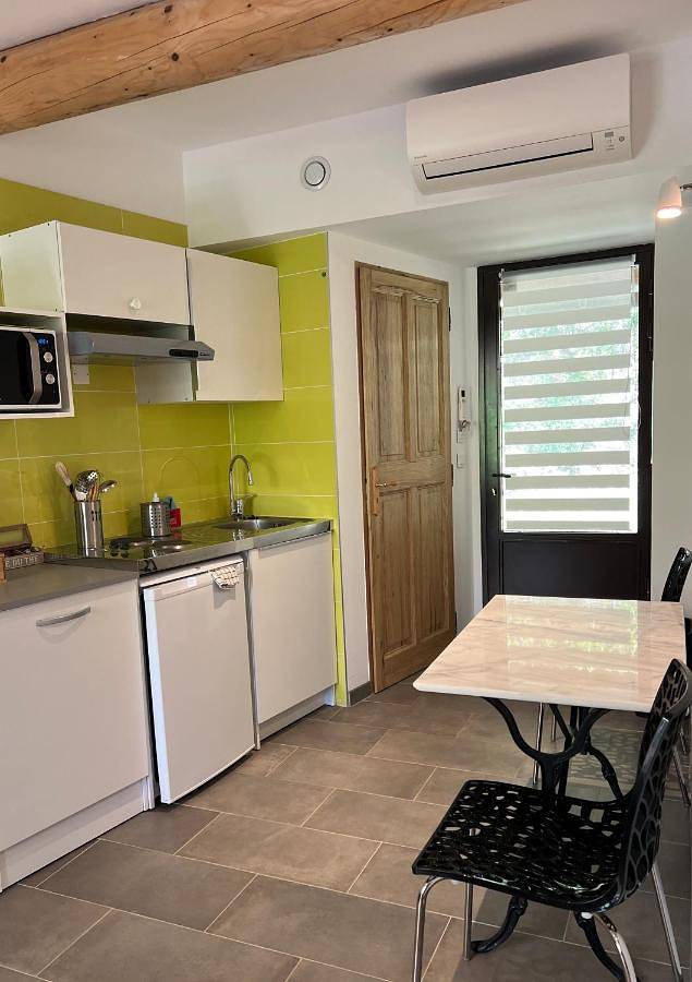 One-Bedroom House in Céreste, Regionaler Naturpark Luberon