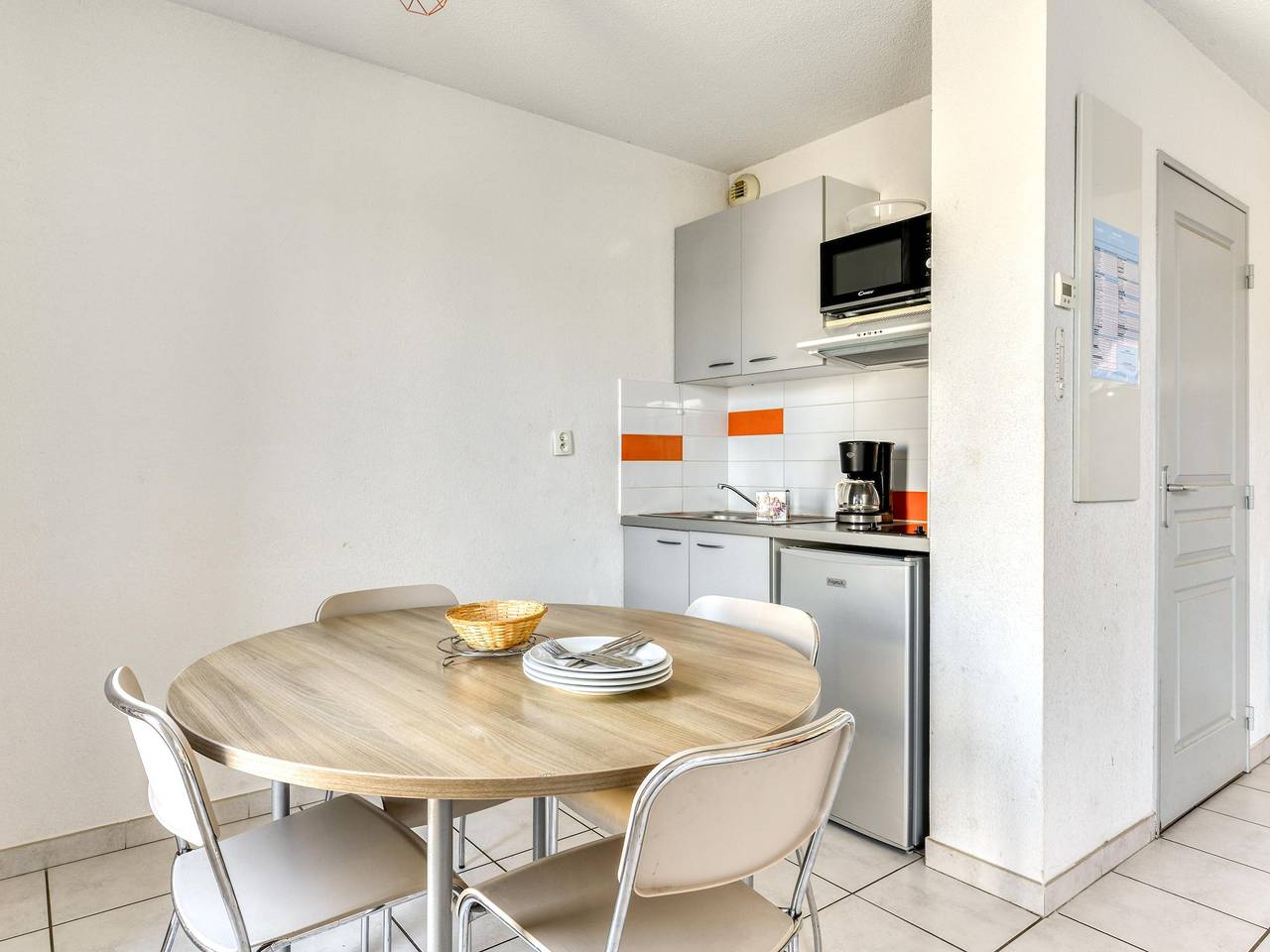 Spacious Coastal Stay for Six with Ac in Le Grau-du-Roi, Côte d'Améthyste