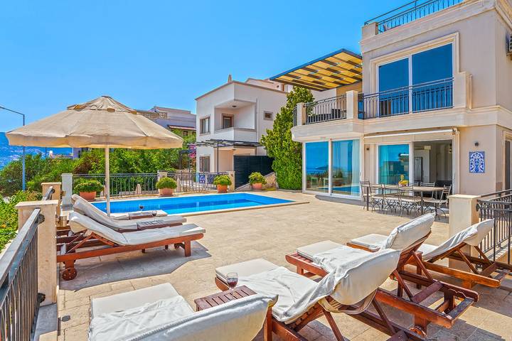 Ferienhaus für 10 Personen, mit Ausblick und Garten in Kalkan