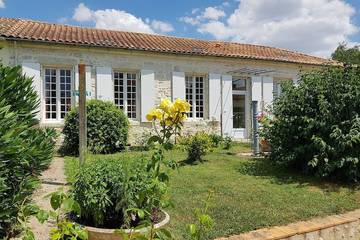 Gîte pour 6 personnes, avec terrasse et jardin à Breuil-Magné