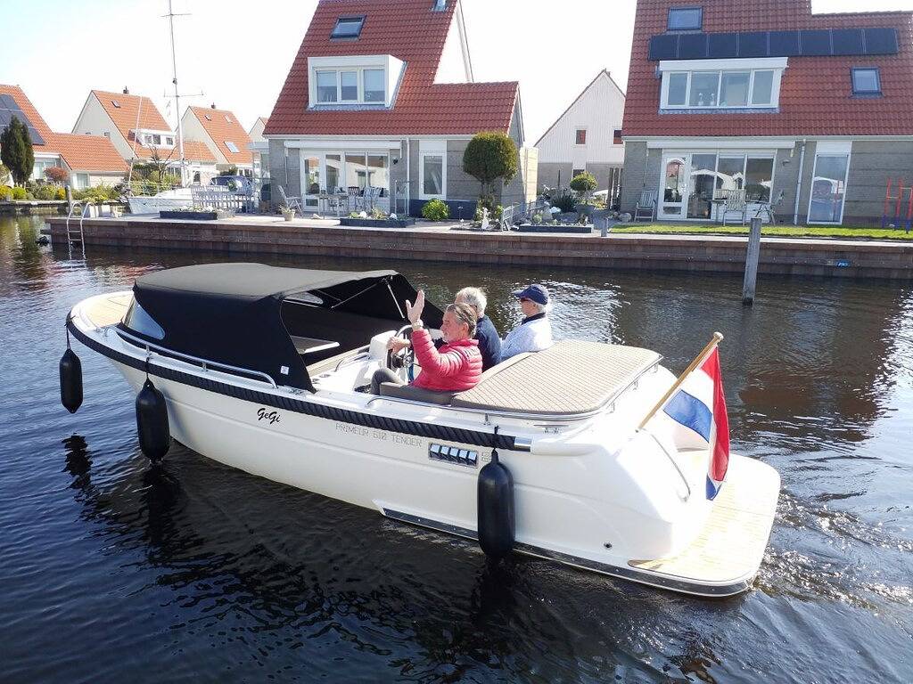 Aquaronde 75 op het schiereiland in Lemmer, IJsselmeer
