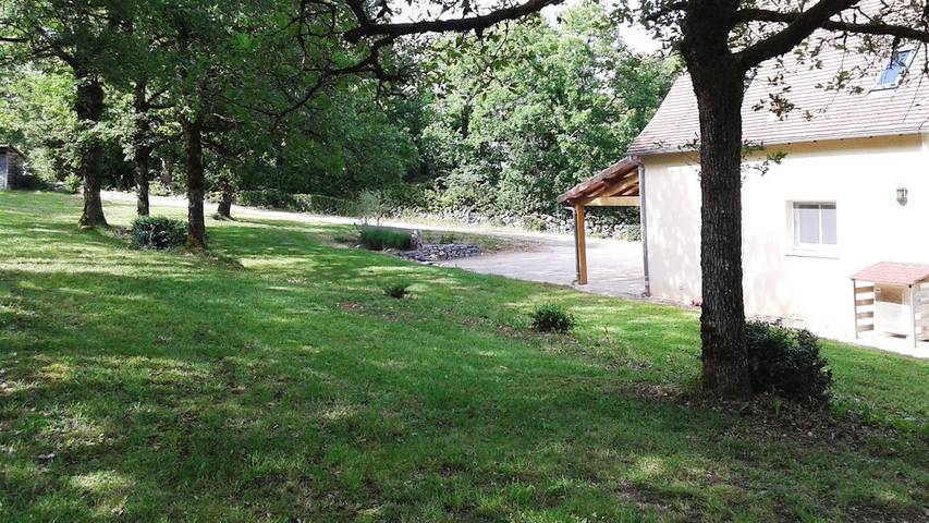 Location de vacances pour 8 personnes, avec jardin ainsi que terrasse et piscine dans le Lot - 2